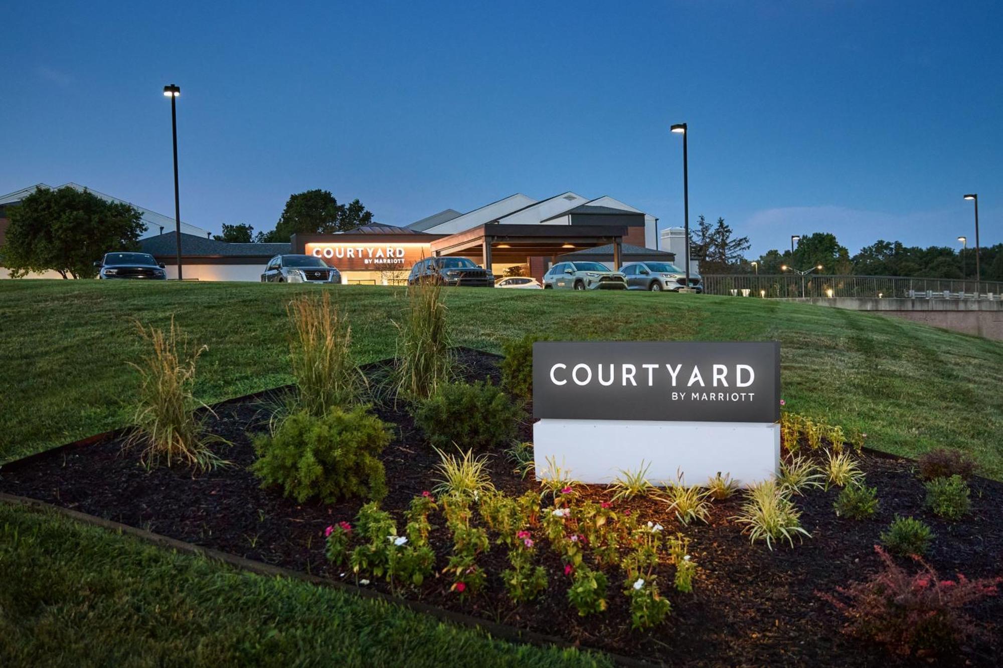 Отель Courtyard Kansas City Overland Park/Metcalf, South Of College Boulevard Экстерьер фото